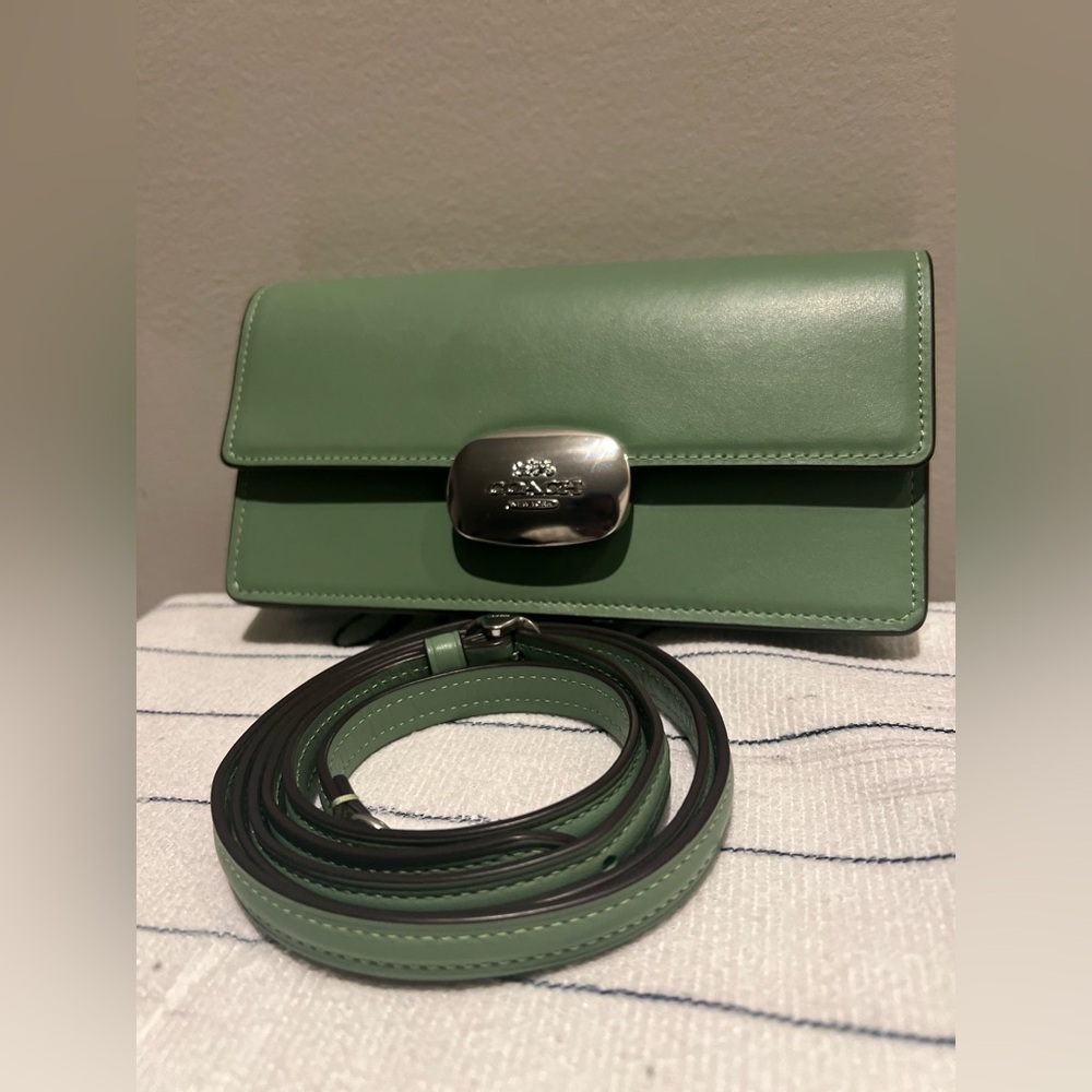 Coach Eliza Flap Crossbody/Clutch, like new R$298 - Picture 7 of 16